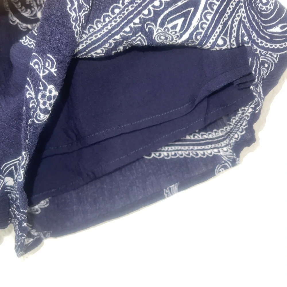Altar’d State smocked waist and navy white paisley flowy flounce shorts medium - Picture 5 of 8